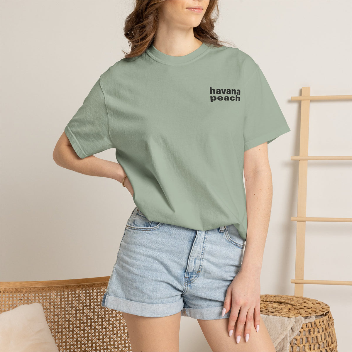 UNISEX Havana Peach Minimalist Graphic T-Shirt