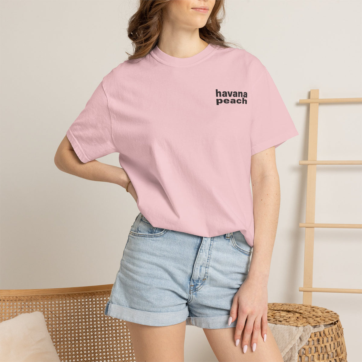 UNISEX Havana Peach Minimalist Graphic T-Shirt