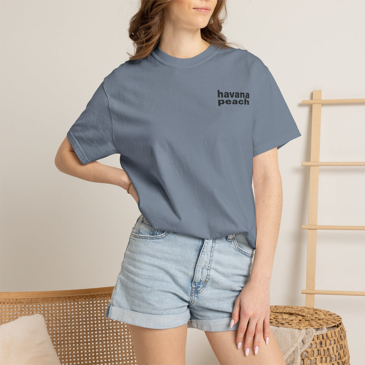 UNISEX Havana Peach Minimalist Graphic T-Shirt